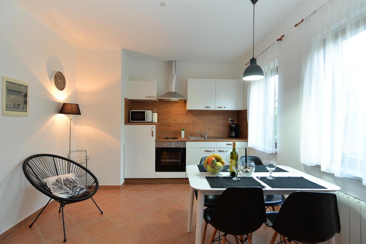 Apartments Marija 1089 โปเรช ภายนอก รูปภาพ
