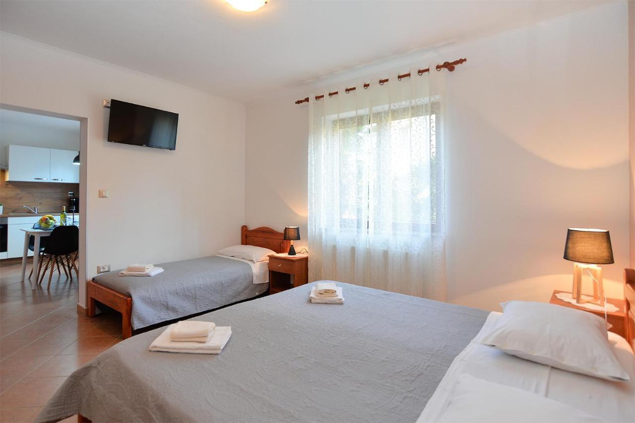 Apartments Marija 1089 โปเรช ภายนอก รูปภาพ